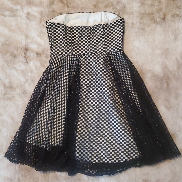 Asymmetrical checkered flared dress mesh overlay - Picture 3 of 6